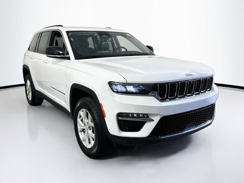 Used 2023 Jeep Grand Cherokee Limited w/ Luxury Tech Group II AWD/4WD image 3
