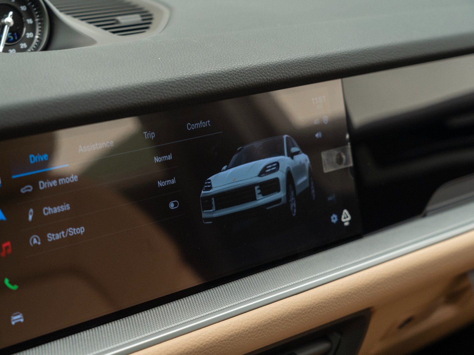 Certified 2026 Porsche Cayenne Coupe AWD/4WD image 25