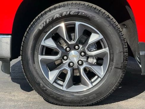 Used 2023 Chevrolet Silverado 1500 LT image 12