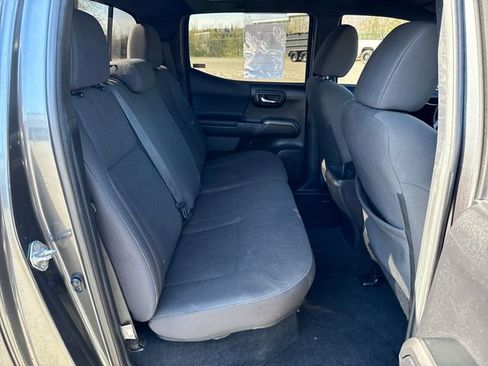 Used 2019 Toyota Tacoma TRD Sport w/ Technology Package AWD/4WD image 13
