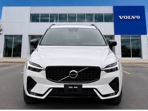 Used 2024 Volvo XC60 B5 Plus w/ Protection Package Premier AWD/4WD image 2