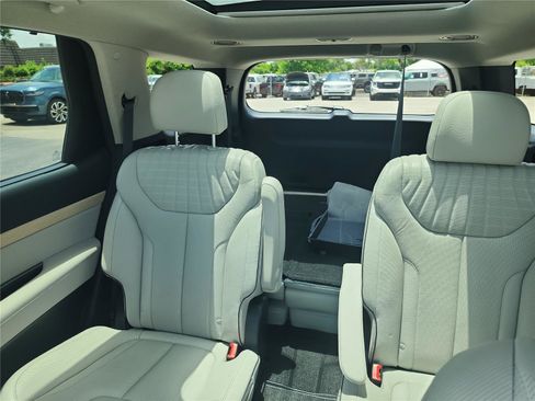 Used 2024 Hyundai Palisade Limited FWD image 14