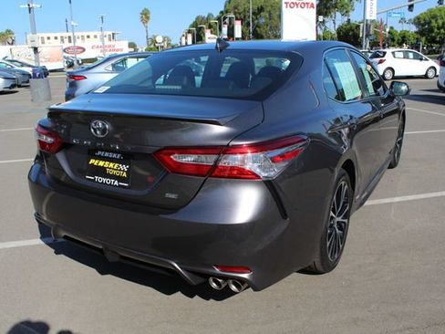 Used 2020 Toyota Camry SE FWD image 16