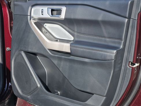 Used 2023 Ford Explorer Limited w/ Limited Technology Package image 19