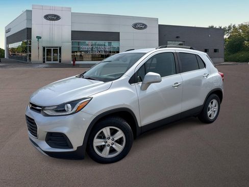 Used 2020 Chevrolet Trax LT w/ LT Convenience Package FWD image 1