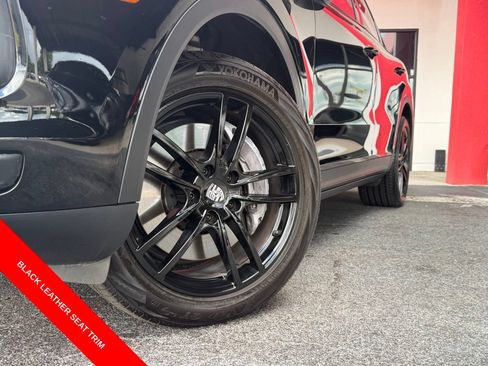 Used 2021 Porsche Cayenne AWD/4WD image 2