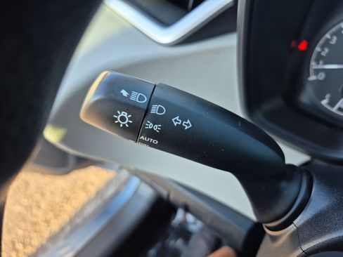 Used 2022 Toyota Corolla LE FWD image 34