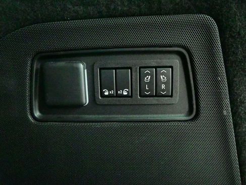 Used 2023 Cadillac Escalade Sport Platinum AWD/4WD image 38
