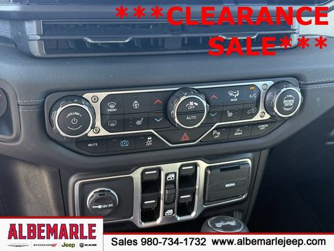 Used 2025 Jeep Wrangler Unlimited Sahara w/ Safety Group image 24