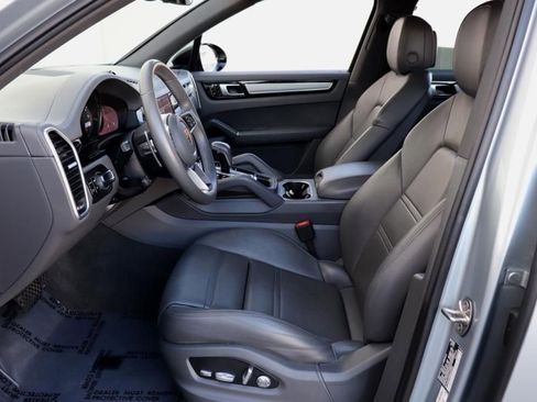 Used 2021 Porsche Cayenne image 18
