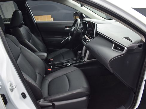 Used 2024 Toyota Corolla Cross XLE image 10