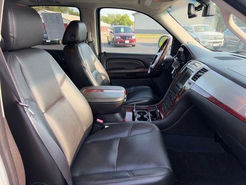 Used 2007 Cadillac Escalade AWD w/ Information Package image 19
