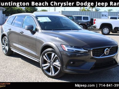 Used 2025 Volvo V60 B5 Cross Country Plus AWD/4WD image 1