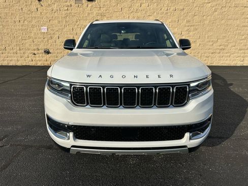 Used 2024 Jeep Wagoneer Series II w/ Flexible Seating Group AWD/4WD image 8