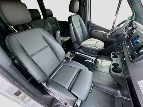 Used 2024 Mercedes-Benz Sprinter 3500 image 27
