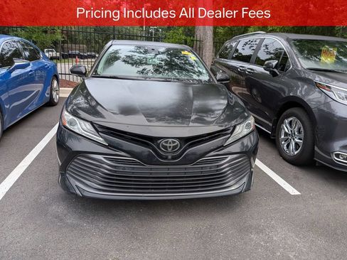 Used 2019 Toyota Camry XLE w/ Driver Assist Package FWD image 2
