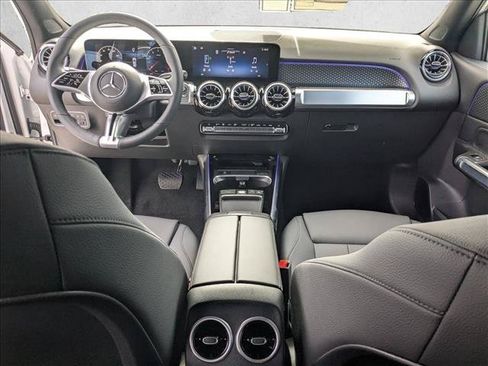 Used 2026 Mercedes-Benz GLB 250 4MATIC image 13