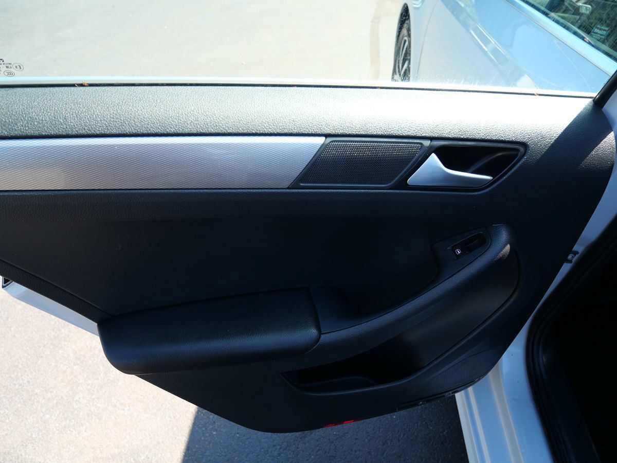 Used 2018 Volkswagen Jetta SE FWD image 24