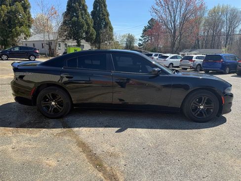 Used 2020 Dodge Charger SXT w/ Leather Interior Group image 6