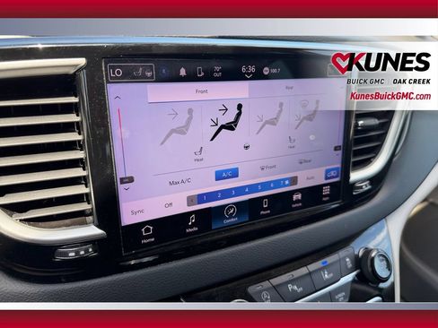 Used 2023 Chrysler Pacifica Touring-L FWD image 26