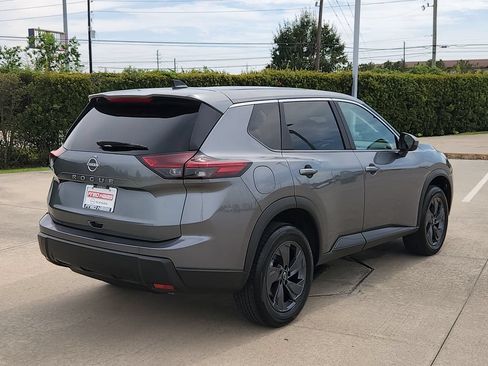 Used 2026 Nissan Rogue SV FWD image 5