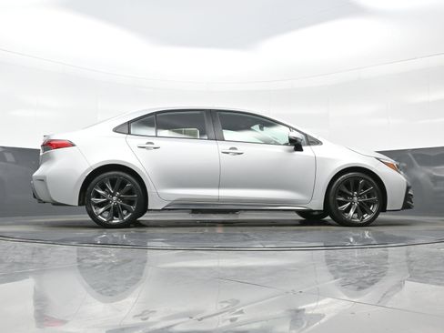 Used 2024 Toyota Corolla SE w/ SE Convenience Package image 32