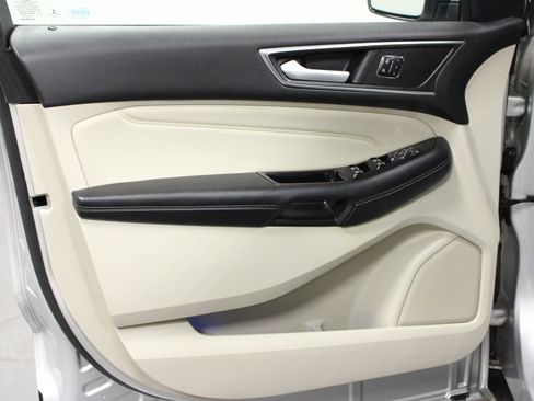 Used 2016 Ford Edge Titanium w/ Technology Package image 11