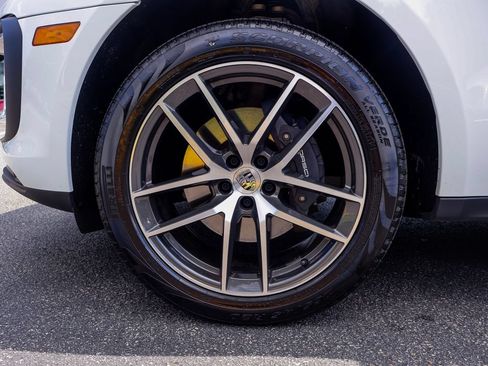 Certified 2026 Porsche Macan AWD/4WD image 31