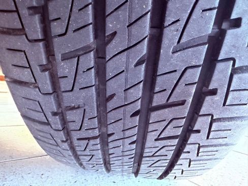 Used 2020 Toyota Highlander XLE image 19