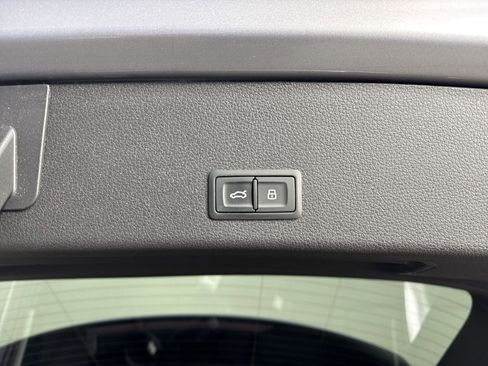 Used 2021 Audi e-tron Premium w/ Convenience Plus Package image 35