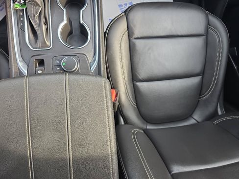 Used 2023 Chevrolet Traverse LT FWD image 39