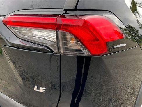 Used 2021 Toyota RAV4 LE FWD image 30