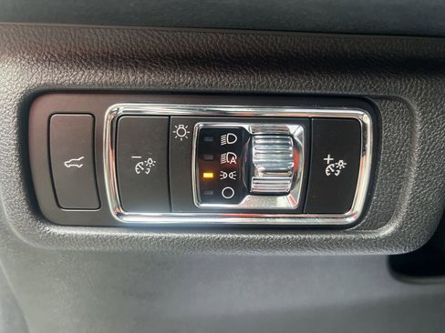 Used 2023 Lincoln Corsair Reserve w/ Rear Removable Package Tray image 34