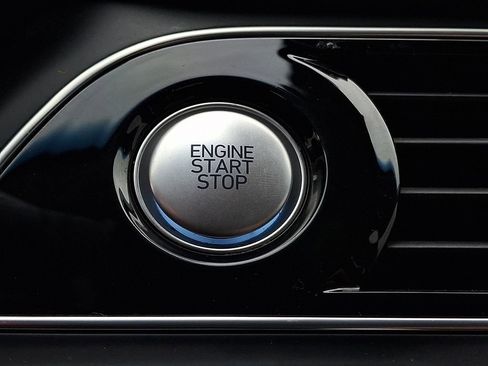 Used 2022 Genesis G70 3.3T RWD image 18