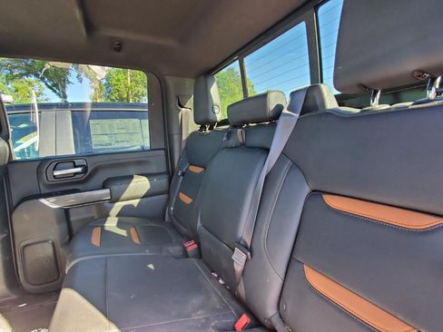Used 2022 GMC Sierra 2500 AT4 w/ AT4 Premium Plus Package AWD/4WD image 6