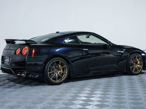 Used 2021 Nissan GT-R Premium image 4