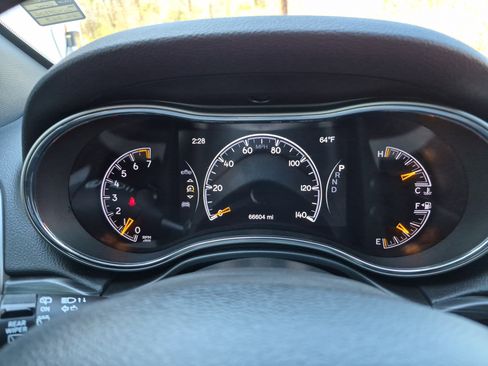 Used 2020 Jeep Grand Cherokee Altitude image 26