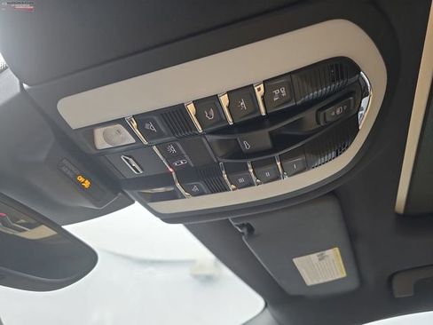 Used 2018 Porsche Macan S image 45