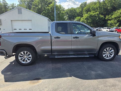 Used 2020 Chevrolet Silverado 1500 Custom w/ Custom Value Package AWD/4WD image 8