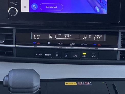 Certified 2026 Toyota Sienna LE FWD image 32