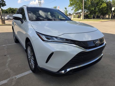 Used 2022 Toyota Venza XLE AWD/4WD image 6