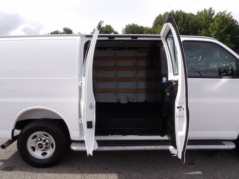 Used 2025 GMC Savana 2500 w/ Driver Convenience Package RWD image 25