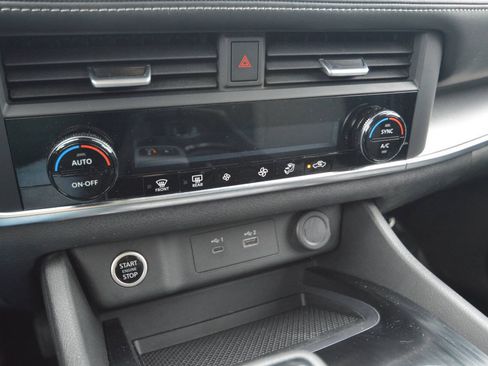 Used 2023 Nissan Rogue SV AWD/4WD image 35