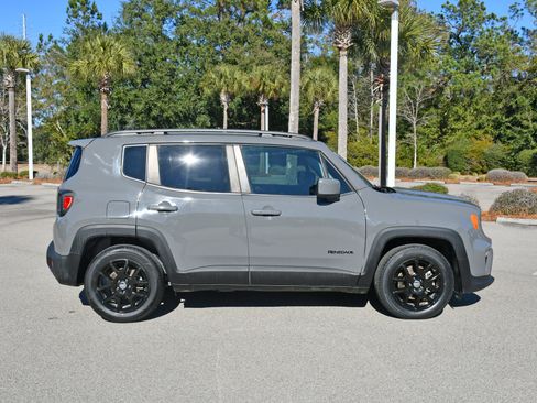 Used 2019 Jeep Renegade Latitude w/ Safety & Security Group II image 2