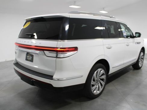 Used 2023 Lincoln Navigator Reserve image 9