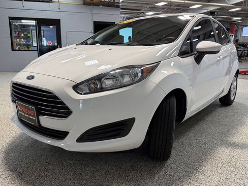 Used 2019 Ford Fiesta SE FWD image 3