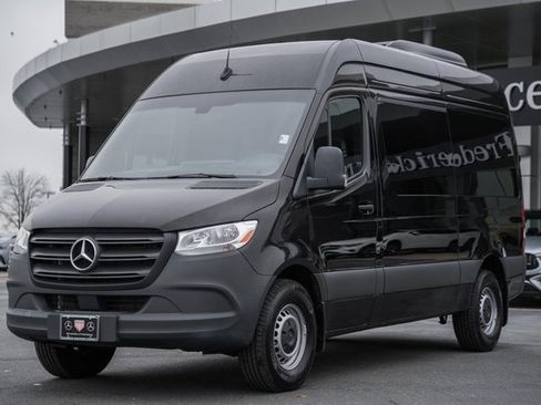 Used 2024 Mercedes-Benz Sprinter 2500 image 3