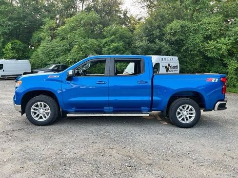 Used 2022 Chevrolet Silverado 1500 LT w/ Z71 Off-Road Package AWD/4WD image 13
