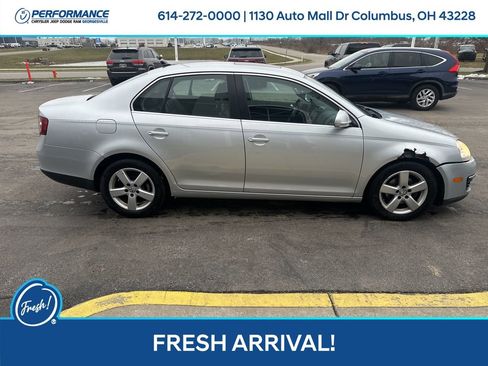 Used 2009 Volkswagen Jetta SEL image 3