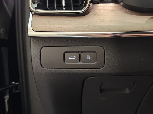 New 2026 Volvo XC90 T8 Plus w/ Protection Package Premier AWD/4WD image 22